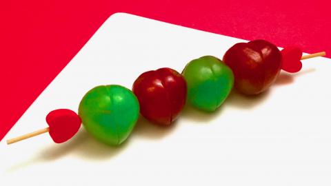 How to Make Grape Hearts / Quick & Easy Garnish for Valen...