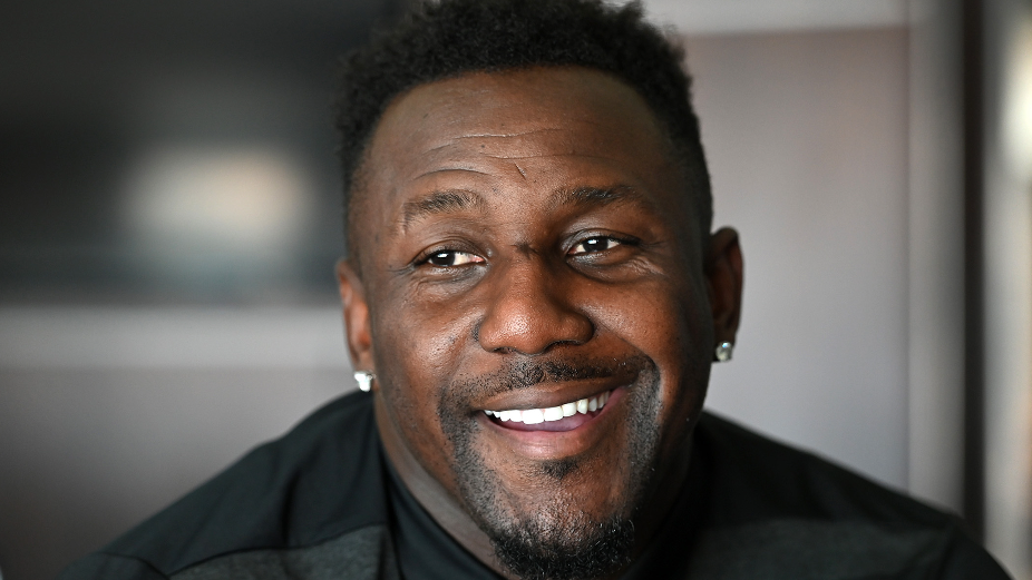 Former Carolina Panthers player Thomas Davis to open uptown sports bar -  Charlotte Business Journal