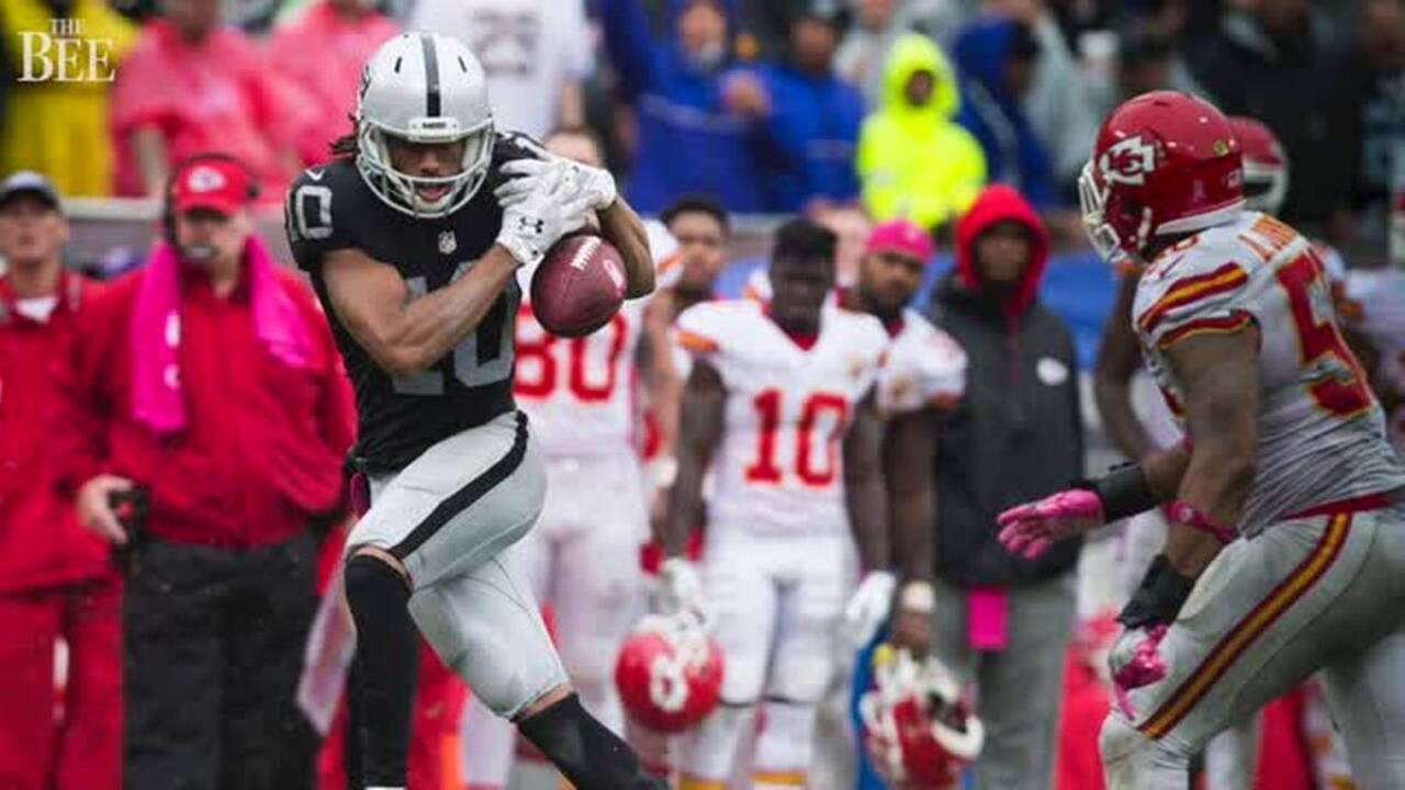 Ware, Smith help lead Chiefs to 26-10 over Raiders