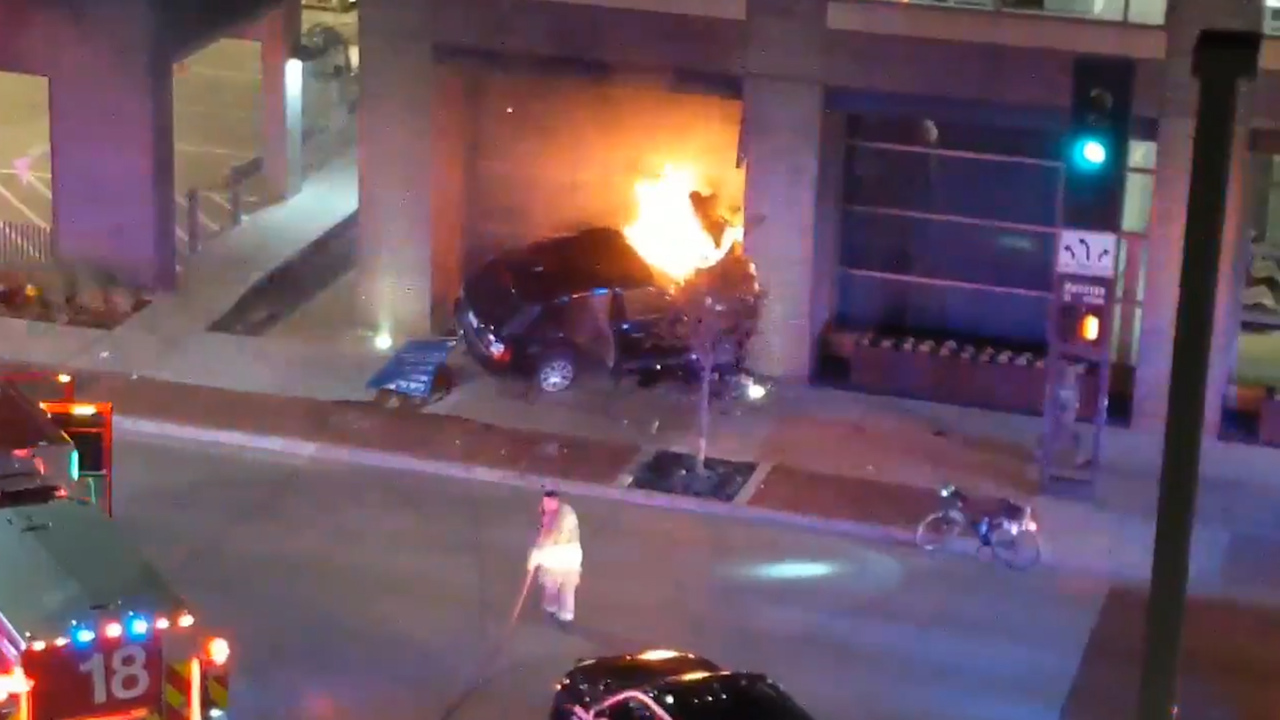 Video: Soldier, Texas police rescue man from burning vehicle | Miami Herald