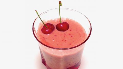 How to Quickly Make a Cherry Smoothie / Healthy Recipe
