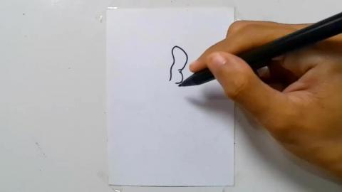 Drawing Hand graffiti with thumb shorts