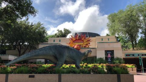 FIRST LOOK - Animal Kingdom - Dinosaur - Queue and Ride -...