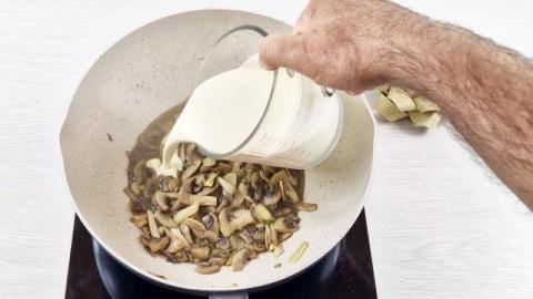 How To Make Creamy Garlic Mushroom Pasta - Tasty Food