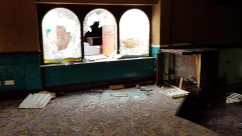 CREEPY ABANDONED PUB FROM THE 1990s