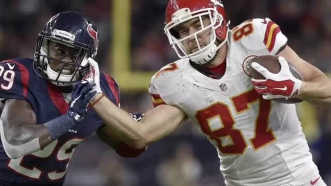 Kansas City Chiefs Tight Ends Travis Kelce And Tony Gonzalez Share Tight  Bond