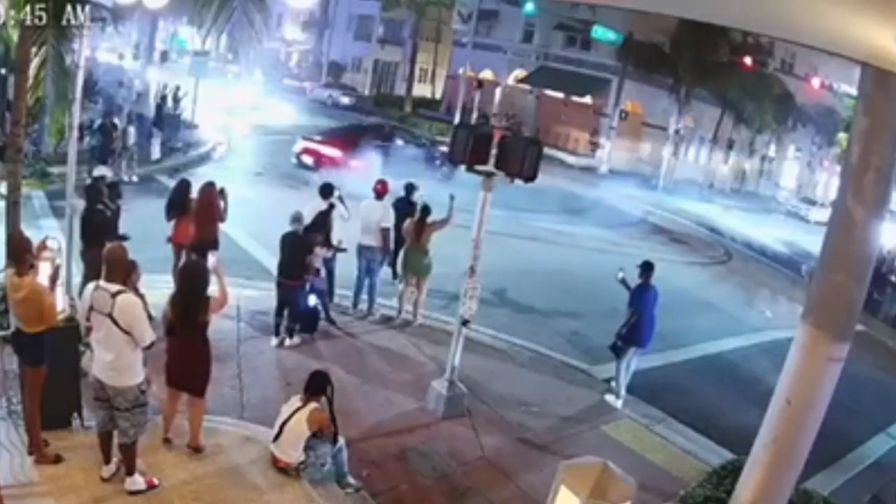 Driver arrested for doing donuts on South Beach | Miami Herald