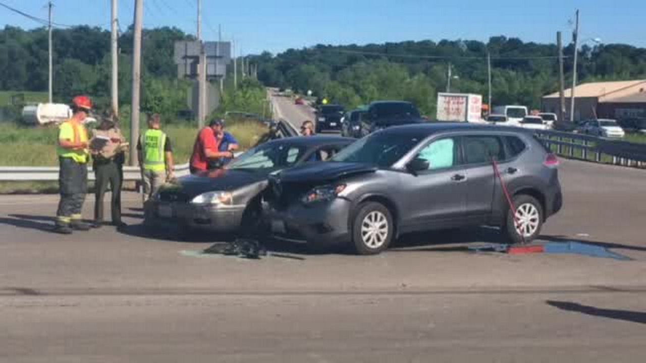 Minor injuries car accident Illinois 163 in East St Louis IL
