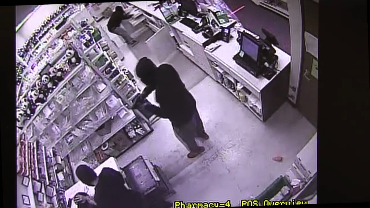 Video: Robbers steal drugs, cash from Fort Worth TX pharmacy | Fort ...