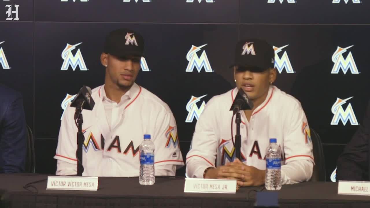 Lionel Messi receives Victor Mesa Jr. Marlins jersey