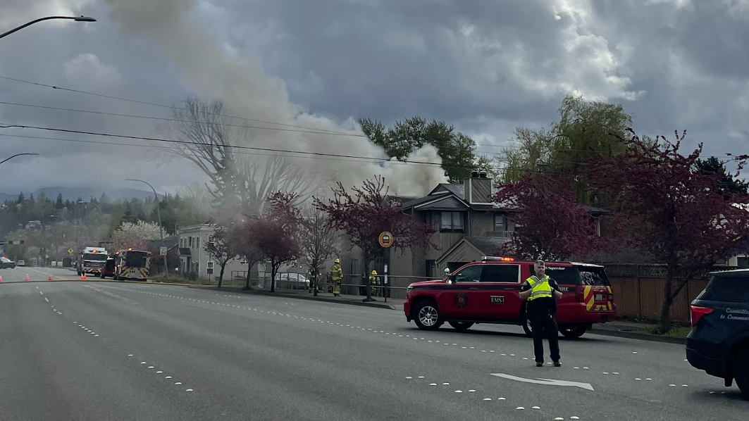 Building fire smoke fills Bellingham intersection | Bellingham Herald