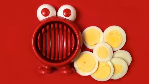 How to Quickly Slice a Hard boiled Egg