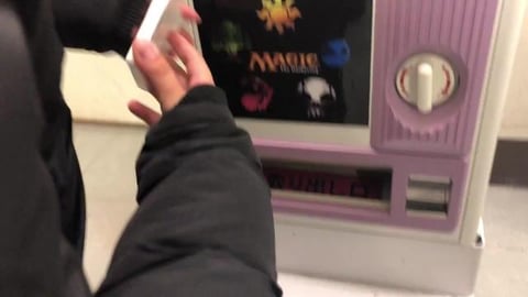 Flashback video: Mtg vending machine “unboxing” in Ja...
