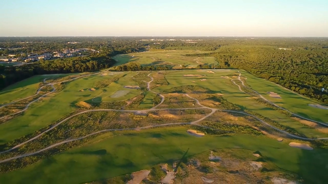 Trinity Forest Golf Club a hit with golfers and fans | Fort Worth  Star-Telegram