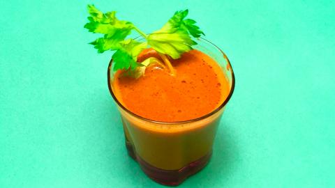 Carrot Kale Celery Ginger Turmeric Lemon Juice / Healthy ...