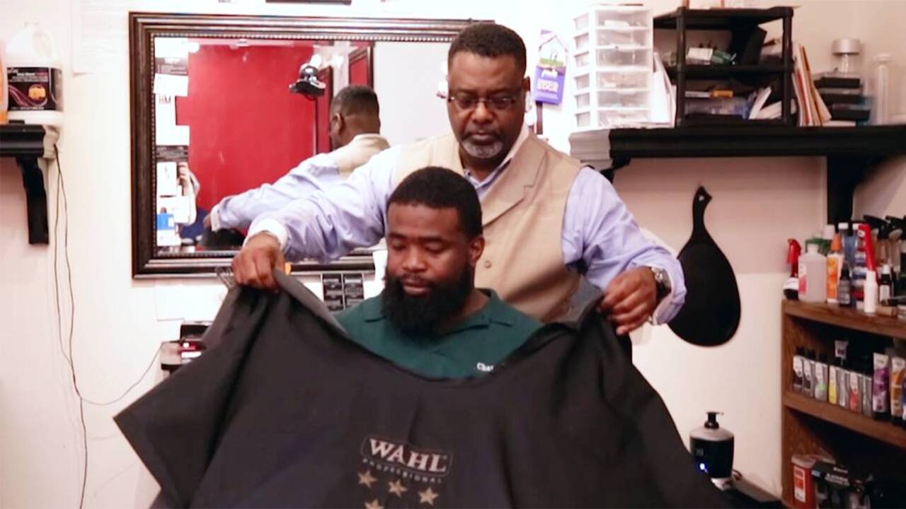Raleigh barber gives free haircuts to the homeless | Raleigh News