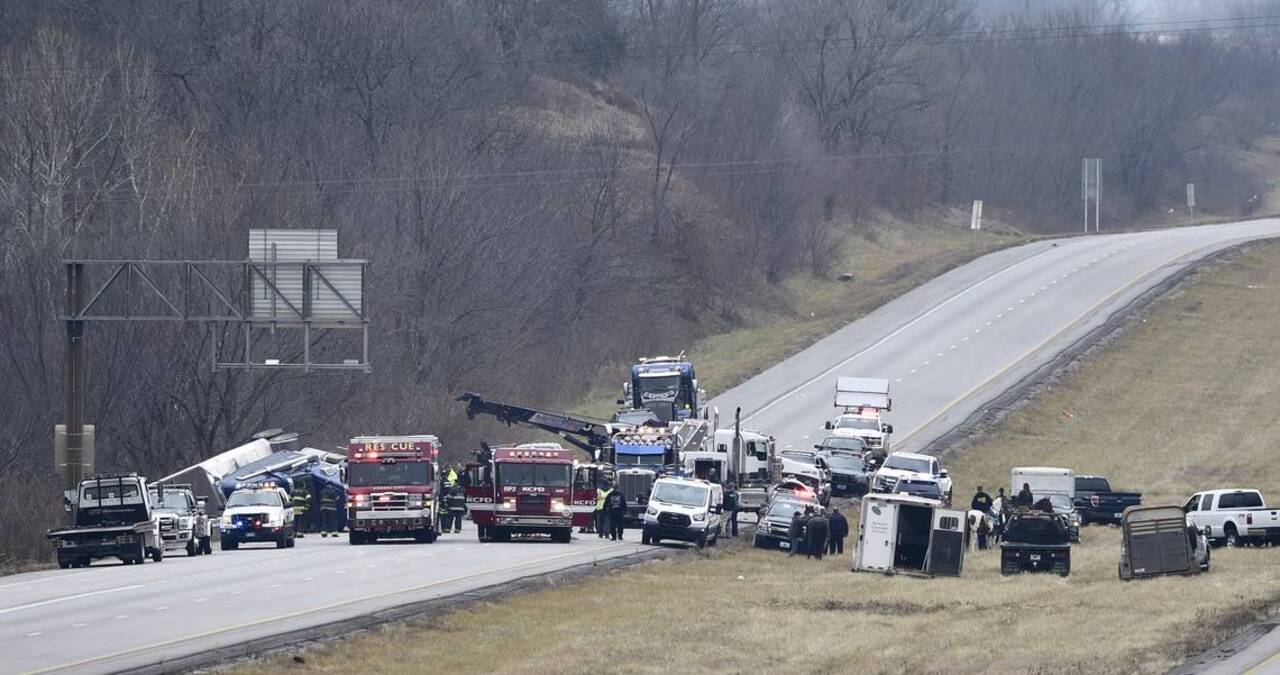 Watch I435 closed in Northland after cattle truck overturns Kansas