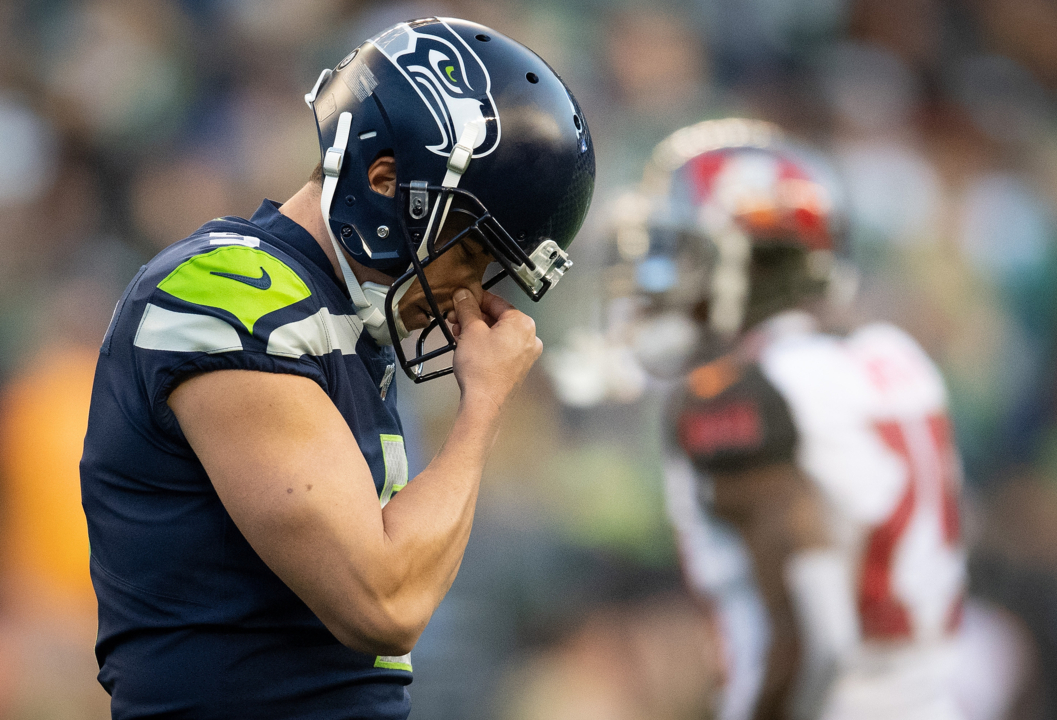 Bend's Jacob Hollister makes game-winning TD catch in OT for Seahawks  against Buccaneers, Sports