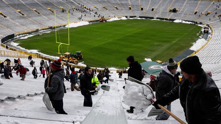 LIVE BLOG: Packers defeat Titans 40-14 at snowy Lambeau Field