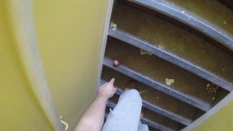 WE WENT UPSTAIRS IN AN ABANDOEND HOUSE...