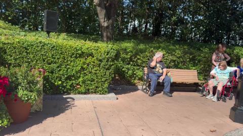 Epcot - Holiday Storytellers - Father Christmas - United ...