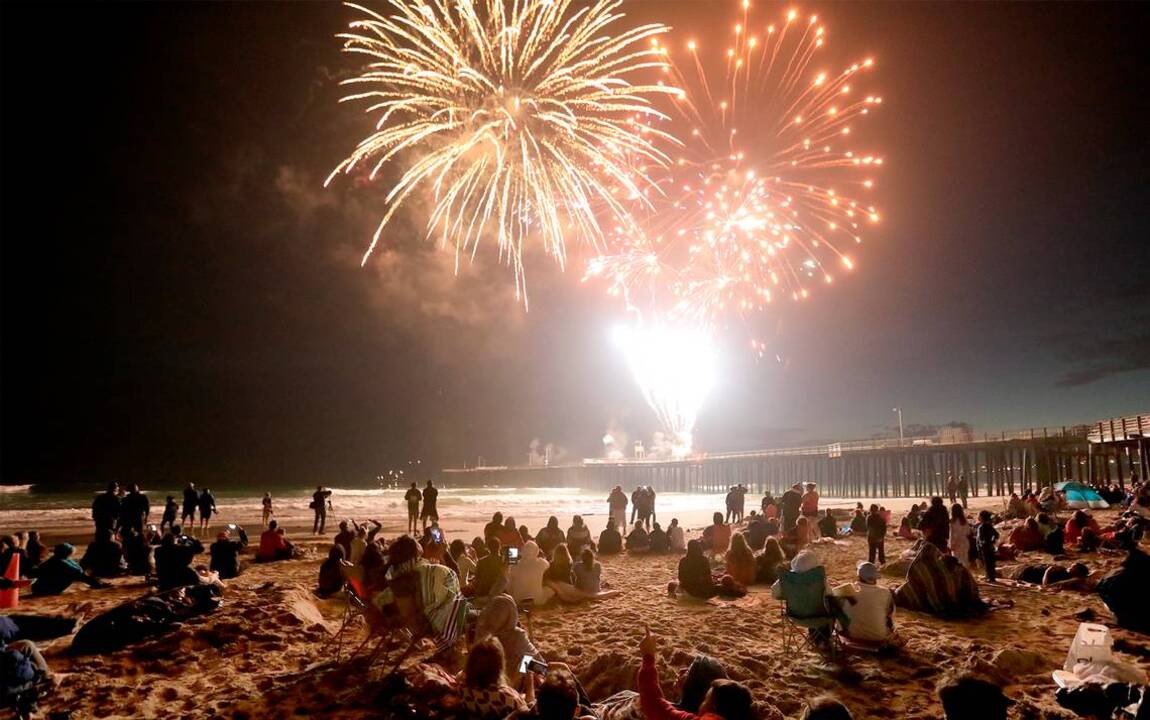 Pismo Beach fireworks display beats the fog on Fourth of July