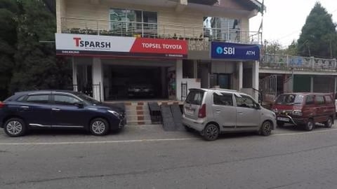 Walking Along Winding Hill Cart Road | Darjeeling | West ...