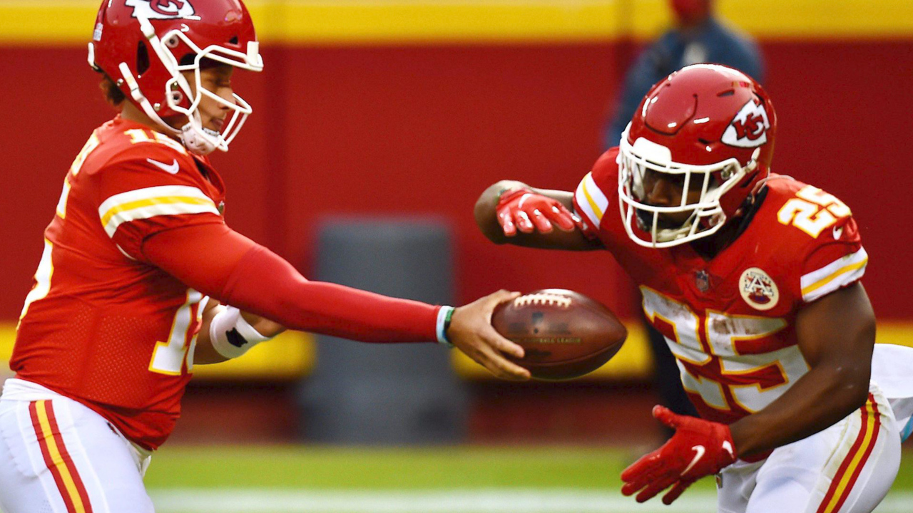 Juan Thornhill, Gives Chiefs Good Field Positioning With PICK Off Stidham, KC@LV