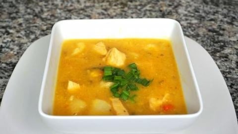 EASY HOMEMADE CHICKEN SOUP with dumplins