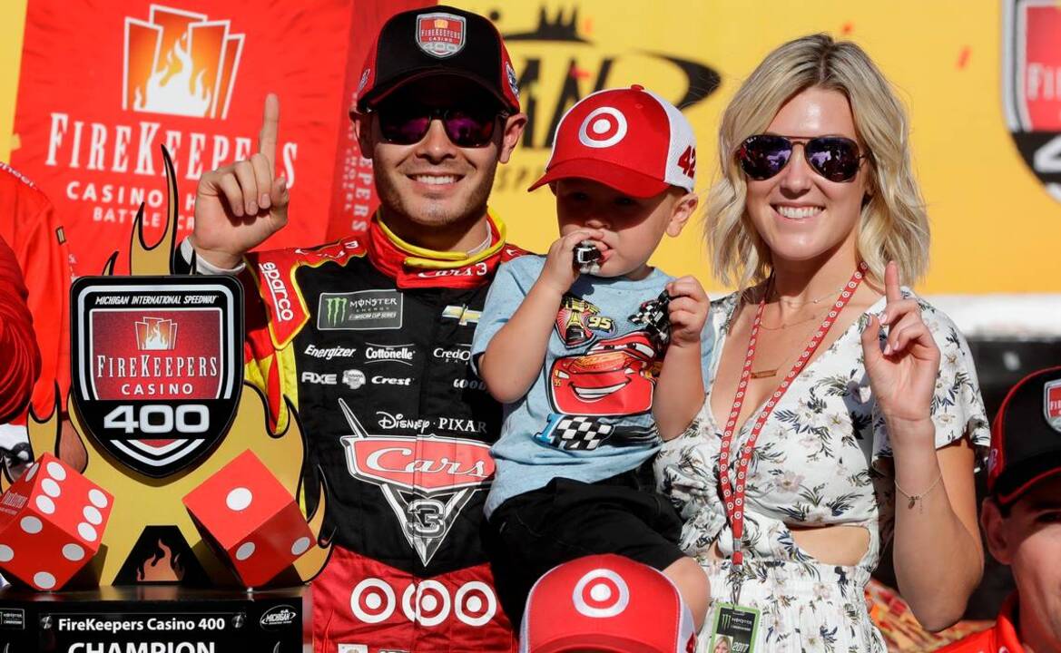 Kyle Larson, family, enjoy Father's Day NASCAR Cup win in Michigan ...