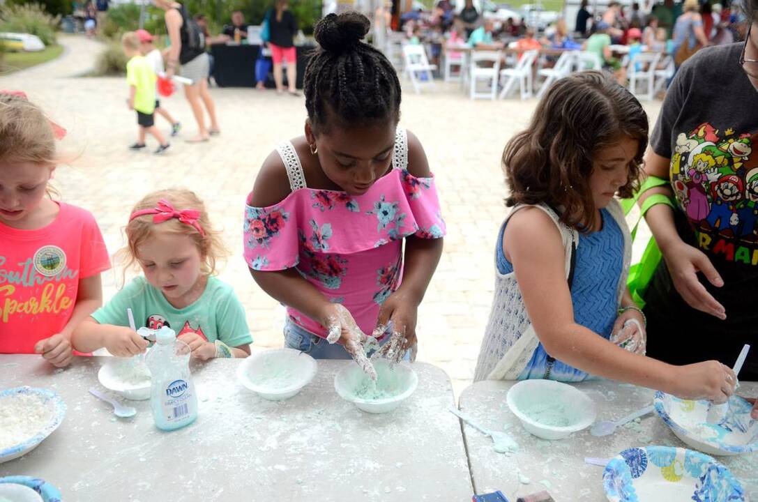 How to make slime/putty out of cornstarch and soap at home Kansas