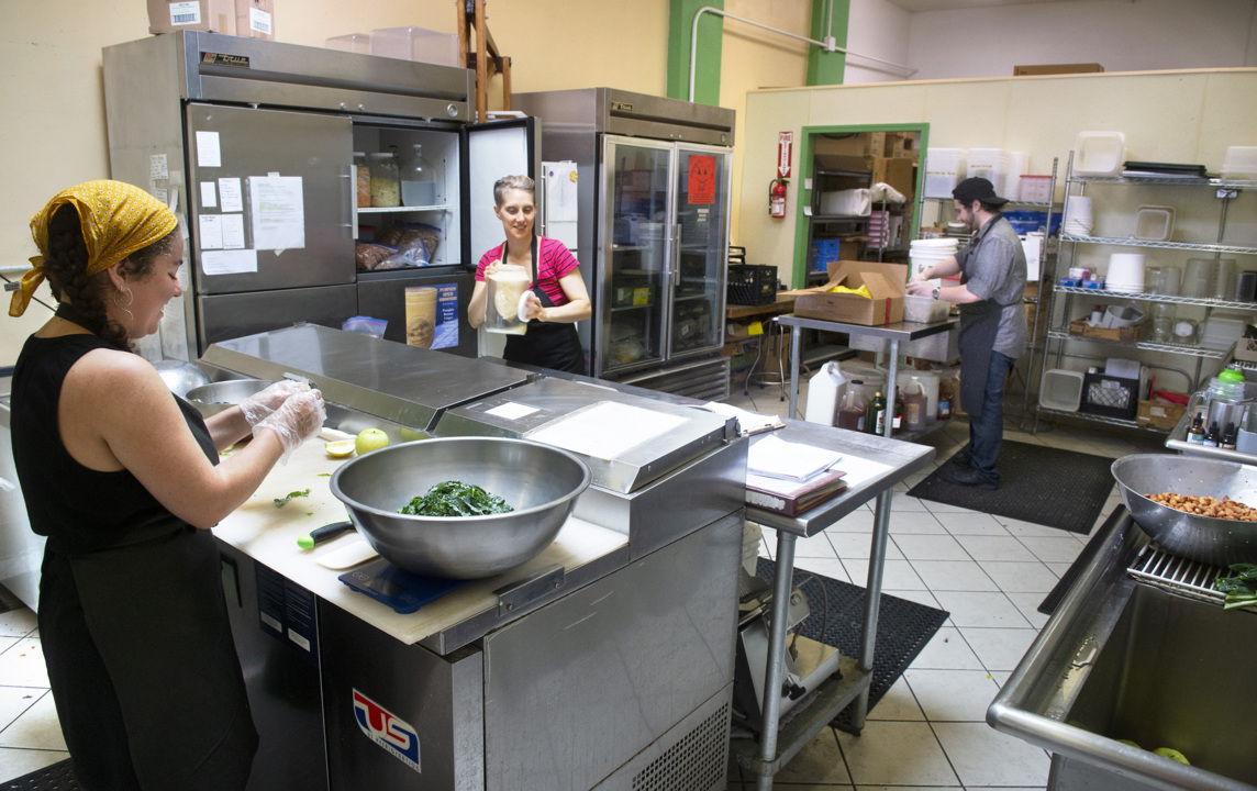 Peace, Love & Raw opens a smoothie bar and raw foods retailer in