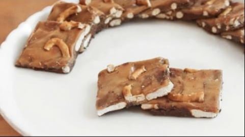 Chocolate Caramel Pretzel Bars | 4 ingredients