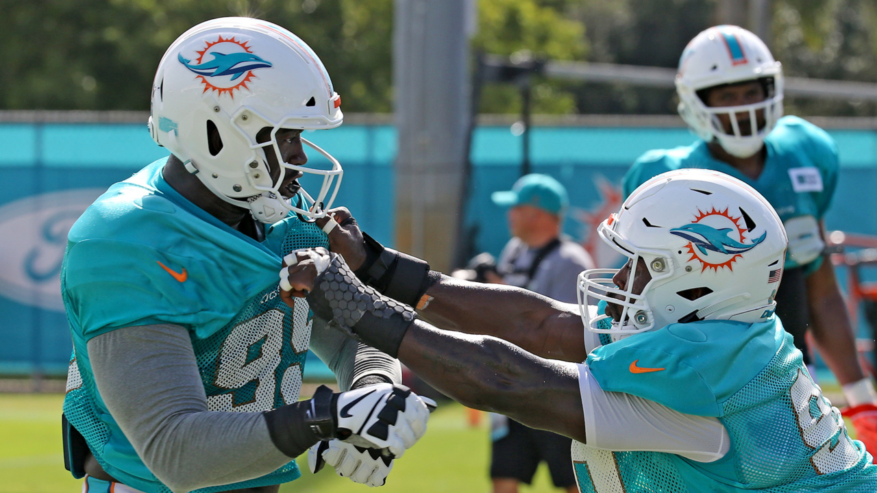 Miami Dolphins hoping rookie guards Deiter, Calhoun emerge