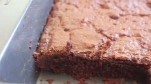 5 ingredient Fudgy Brownies 