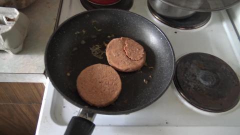 Burgers for hungry Husky & Malamute