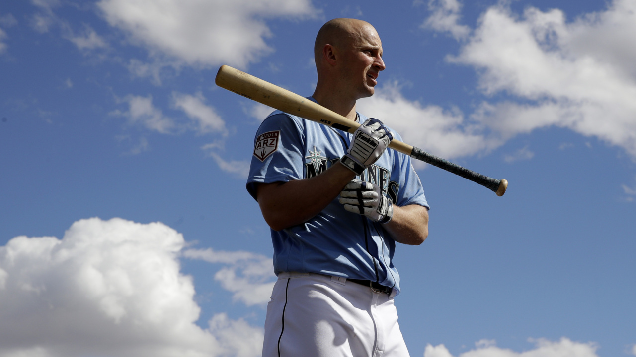 Mariners 3B Kyle Seager removed with apparent wrist injury
