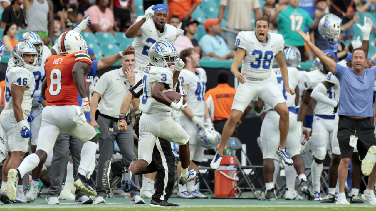 Caneville on X: Roscoe Parrish, one of the best punt returners and most  elusive players in Miami history, was a #CanesLegend last weekend #Canes   / X