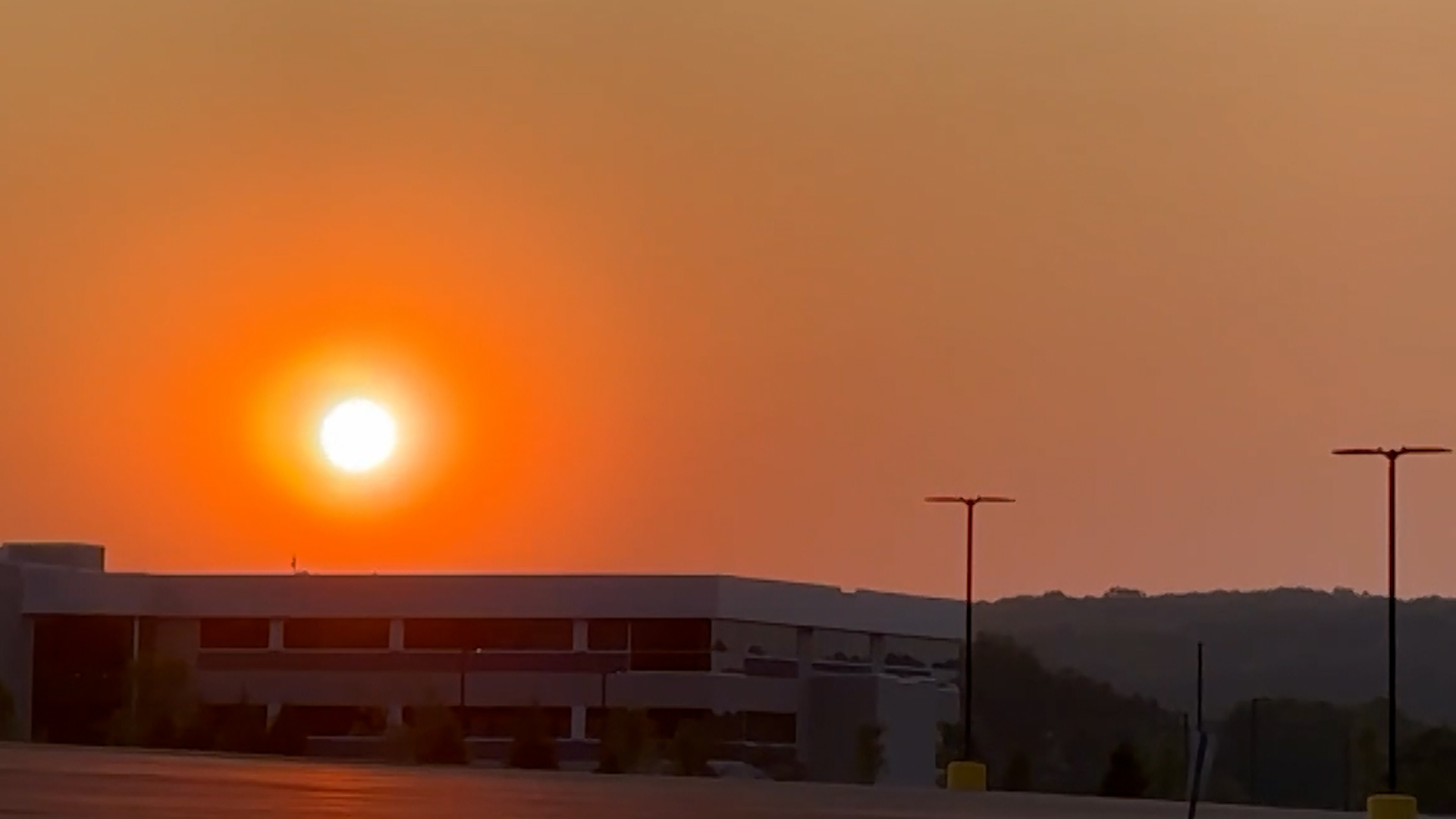 New York Yankees, New York Liberty postpone games due to smoke from  Canadian wildfires - CBS New York