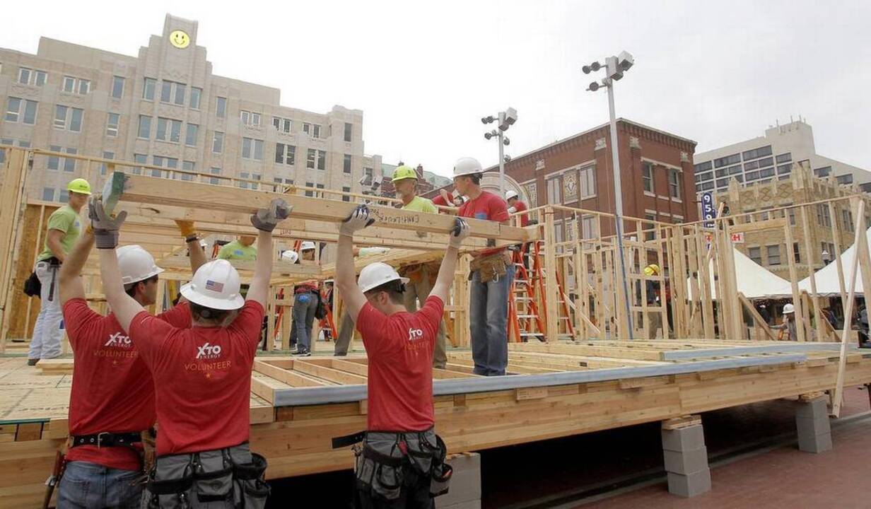Habitat For Humanity Build In Sundance Square Fort Worth StarTelegram