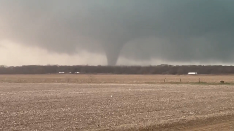 Strong tornado touches down in Illinois | AccuWeather