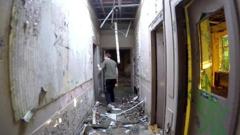 EXPLORING OLD ABANDONED WAR BASE...