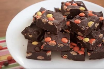 Reeses Pieces Fudge | 3 ingredients