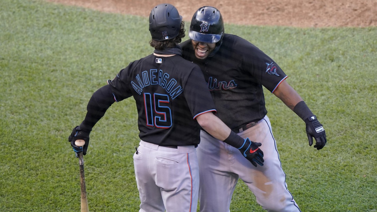 Corey Dickerson homers as Marlins beat Cubs 5-1 in playoff opener