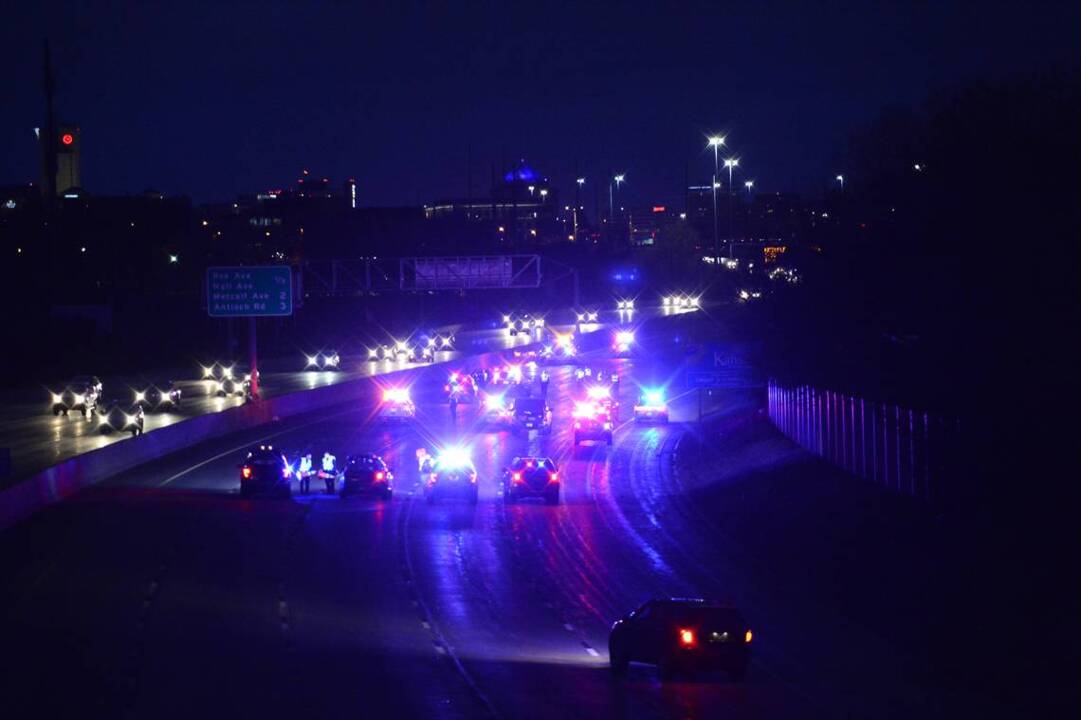 Fatal crash shuts down westbound I435 at State Line Road Kansas City
