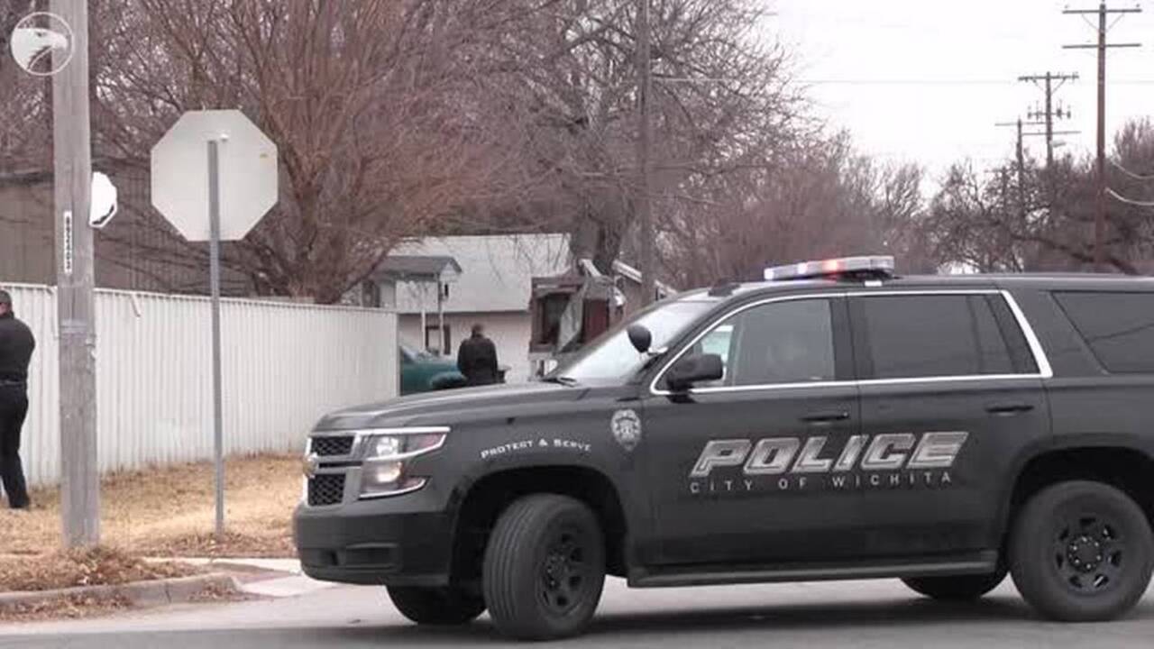 Police waiting for SWAT team to arrive in south Wichita | Wichita Eagle