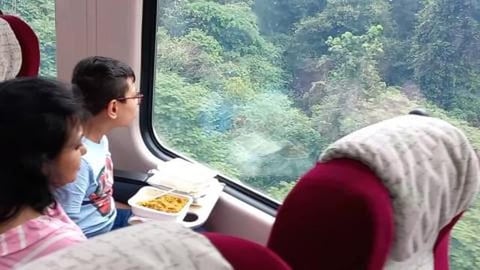 Enjoying Meal & View | Vistadome Coach