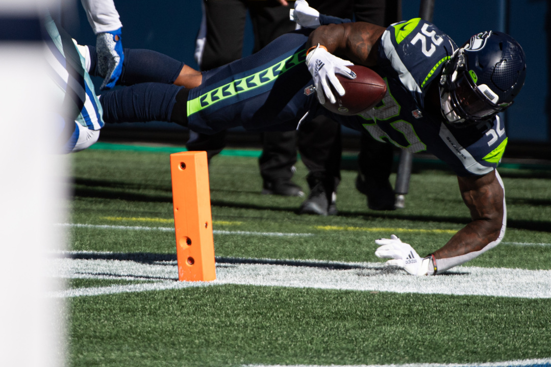 Reports: Seahawks re-sign starting RB Chris Carson to multi-year deal -  Seattle Sports