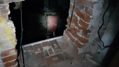 EXPLORING SCARY ABANDONED BUILDING AT NIGHT!