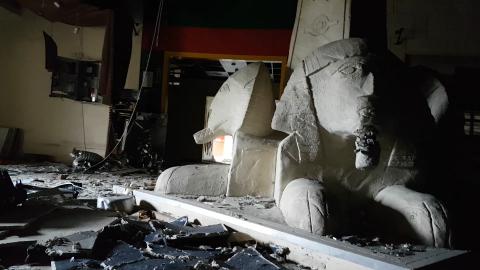 Visiting an ABANDONED holiday park... AT NIGHT